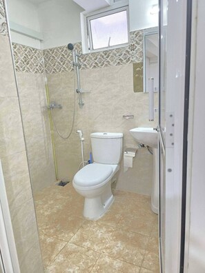 Room, 1 Bedroom, Accessible, Smoking | Bathroom