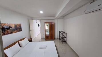 Room, 1 Bedroom, Accessible, Smoking | 1 bedroom