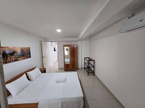 Room, 1 Bedroom, Accessible, Smoking | 1 bedroom
