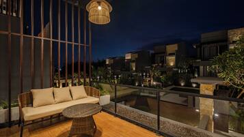 Deluxe Villa, 3 Yatak Odası, Kişiye Özel Havuzlu, Havuz Manzaralı | Balkon