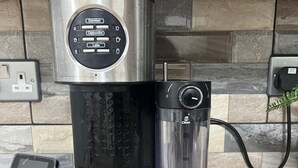 Kaffee und/oder Kaffeemaschine