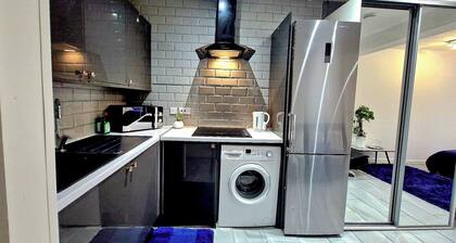 Seaside Escape - Sleeps 4 - Pets Ok - Free Parking