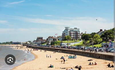 Seaside Escape - Sleeps 4 - Pets Ok - Free Parking