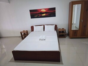 Room, 1 Bedroom, Accessible, Smoking | 1 bedroom