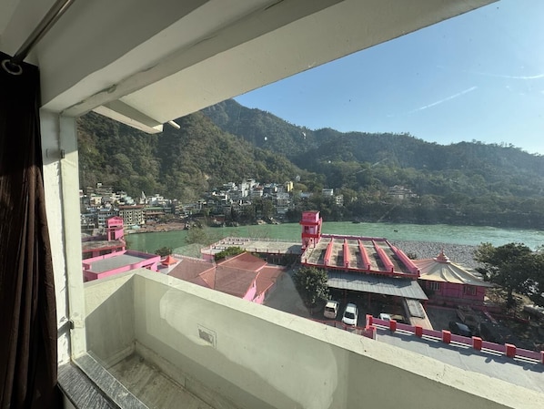 Habitación doble, balcón, vistas al río | Wifi gratis