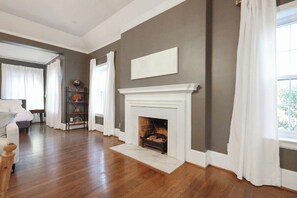 6 makuuhuonetta, silitysrauta/-lauta, Wi-Fi, vuodevaatteet