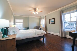 6 bedrooms, iron/ironing board, WiFi, bed sheets