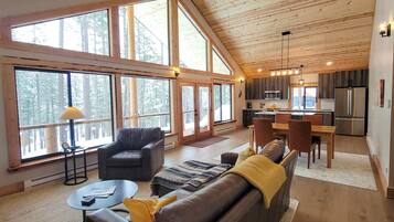 Televisión, chimenea y oficina