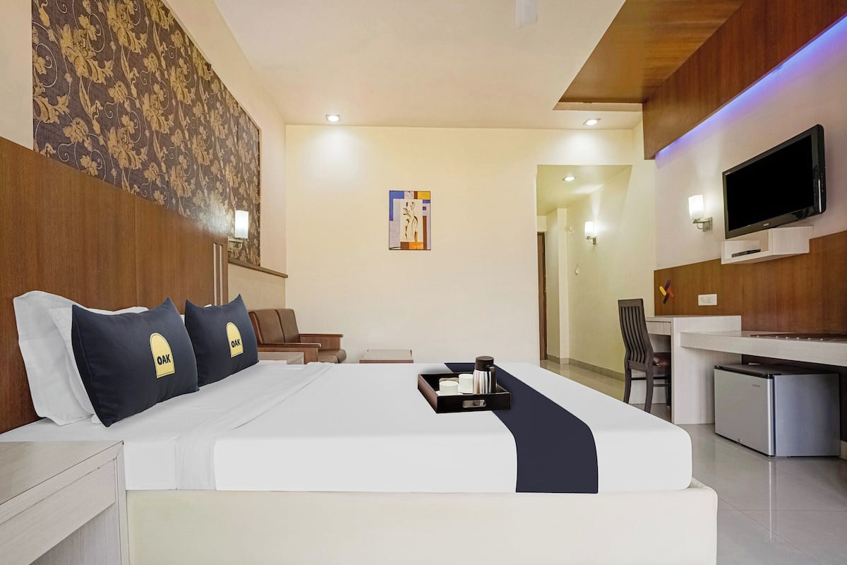 1 bedroom, Egyptian cotton sheets, premium bedding, down duvets