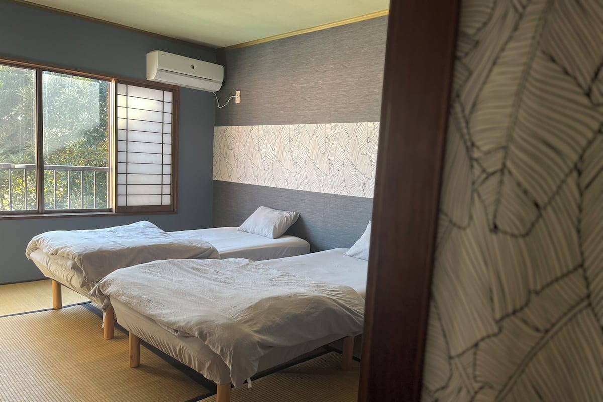 Basic Twin Room, Park View | 1 bedroom, laptop workspace