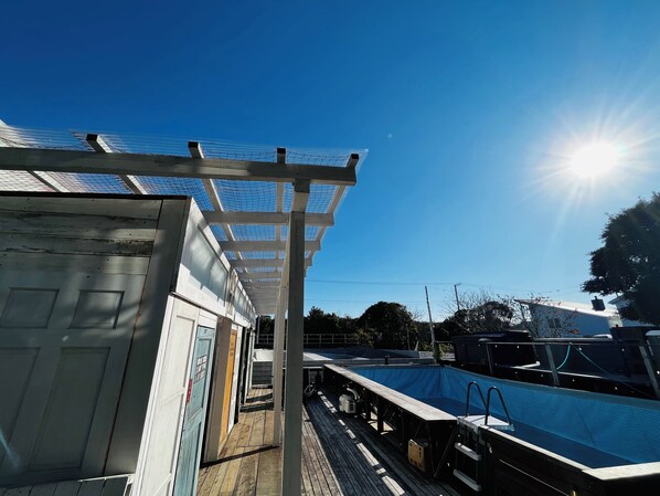 Kolam renang outdoor musiman