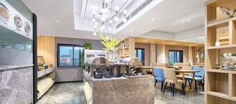 H Hotel (Wuhan Hanzheng Street Chongren Road Metro Station Jiangtan Branch)