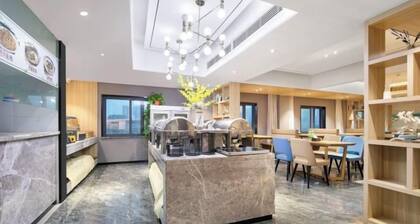 H Hotel (Wuhan Hanzheng Street Chongren Road Metro Station Jiangtan Branch)