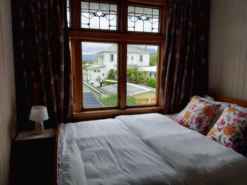 Fabulous 5-bedroom villa with WiFi in charming Westport