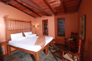 5 Schlafzimmer, Bügeleisen/Bügelbrett, WLAN, Bettwäsche