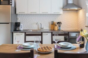 標準公寓, 多間臥室 (Apartment Alice - close to Pula) | 私人廚房 | 雪櫃、微波爐、焗爐、爐具