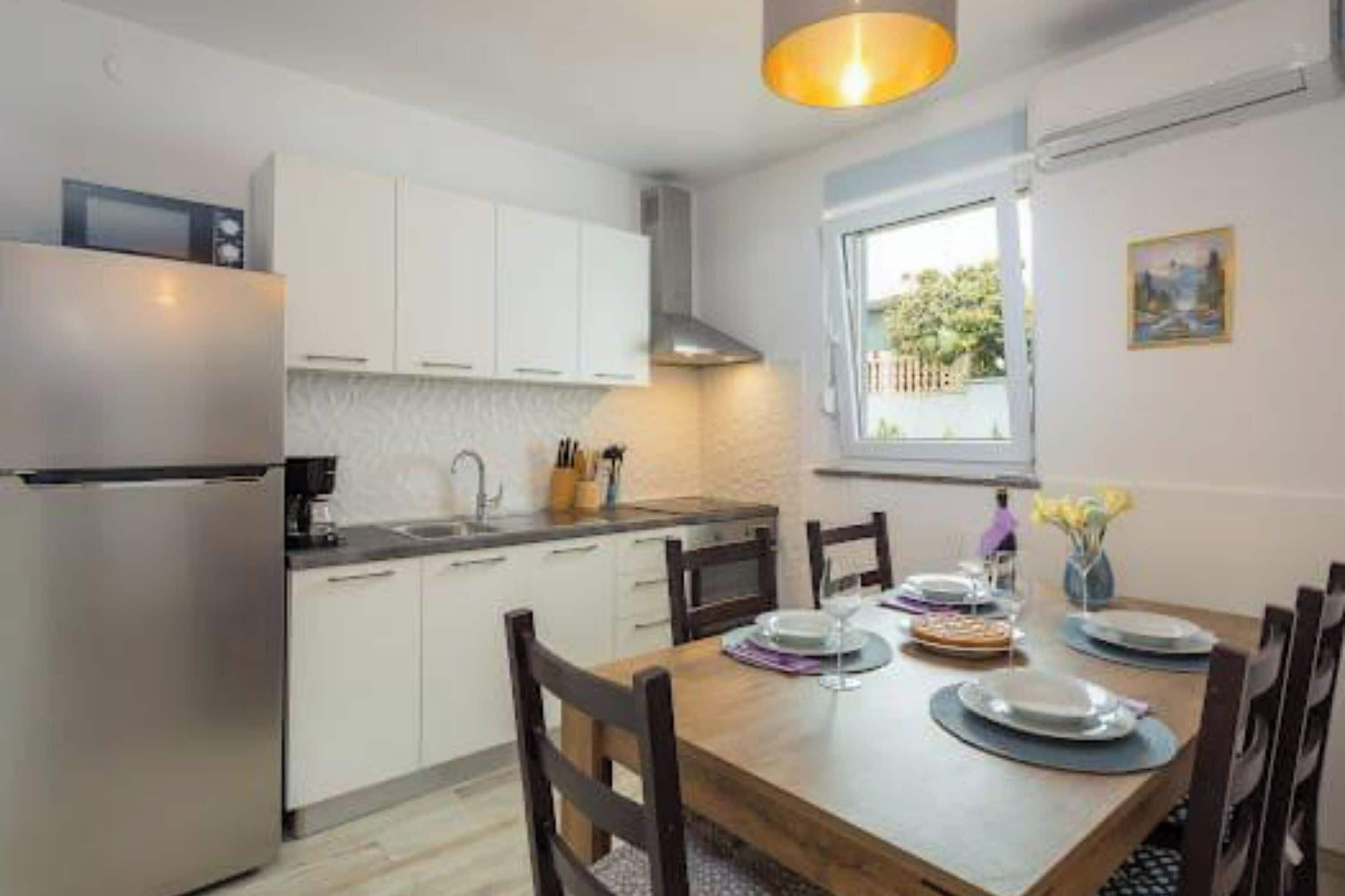 Standard Apartment, Multiple Bedrooms (Apartment Alice close to Pula centre) | Private kitchen