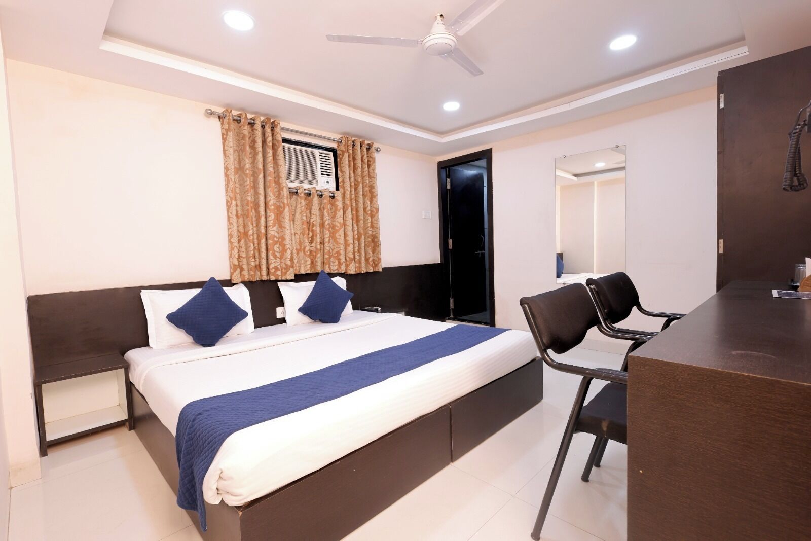 Deluxe Room, Balcony, City View | Soundproofing, free WiFi