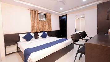 Deluxe Room, Balcony, City View | Soundproofing, free WiFi