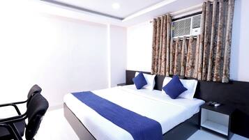 Deluxe Room, Balcony, City View | Soundproofing, free WiFi