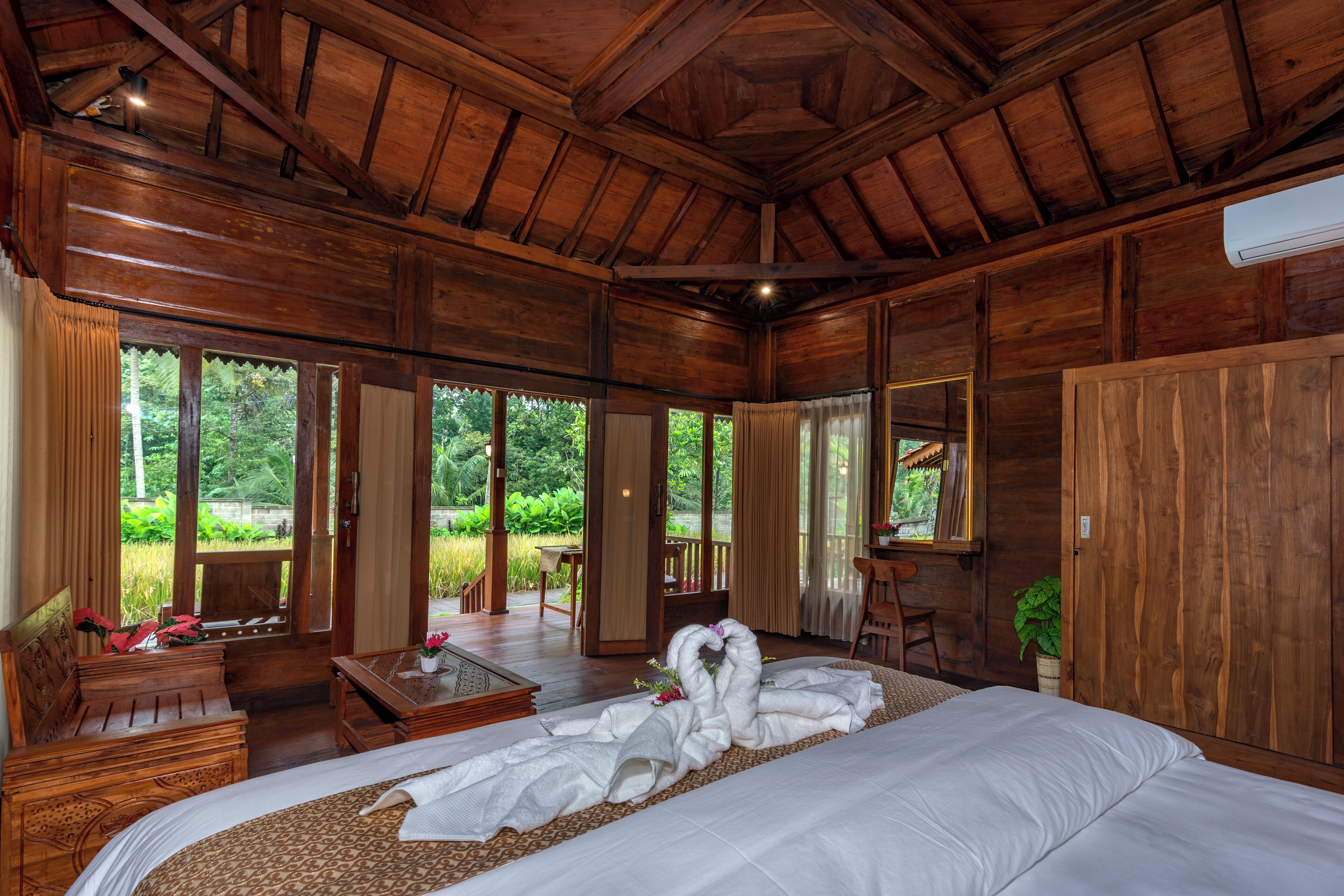 Deluxe Villa, 1 King Bed, Garden View | 1 bedroom, premium bedding, laptop workspace, soundproofing