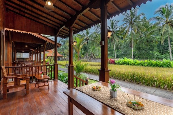 Deluxe Villa, 1 King Bed, Garden View | 1 bedroom, premium bedding, laptop workspace, soundproofing