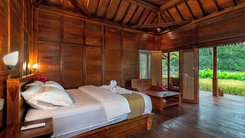 1 bedroom, premium bedding, laptop workspace, soundproofing