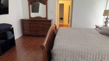 3 bedrooms, iron/ironing board, WiFi, bed sheets