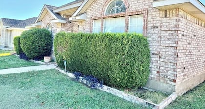 Charming 3-bedroom house with WiFi, AC in welcoming Duncanville