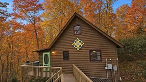 A wooden cabin with a green door, a small porch, and a decorative diamond pattern on the wall. - Cabin, Hot Tub, Forest View, Close to Town (West Jefferson)