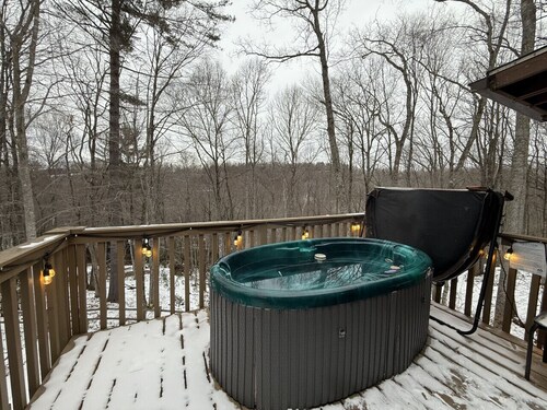 Cabin, Hot Tub, Forest View, Close to Town
