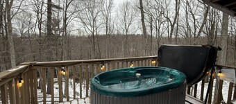 Cabin, Hot Tub, Forest View, Close to Town