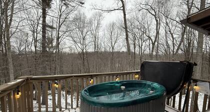 Cabin, Hot Tub, Forest View, Close to Town