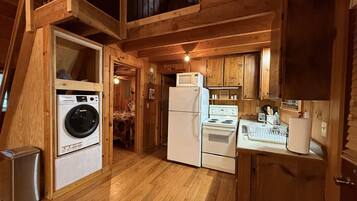 KĂŒhlschrank, Mikrowelle, Ofen, Herdplatte