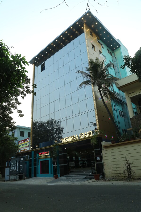 A multi-story building with a sign reading "AKSHAYA GRAND". - Akshayaa Grand (Visakhapatnam)