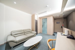 Suite Twin | Premium bedding, desk, soundproofing, free WiFi - Hound Hotel DaeGu (Daegu)