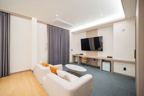 Suite Family Ryokan | Premium bedding, desk, soundproofing, free WiFi - Hound Hotel DaeGu (Daegu)