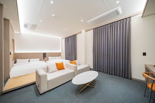 Suite Family Ryokan | Premium bedding, desk, soundproofing, free WiFi