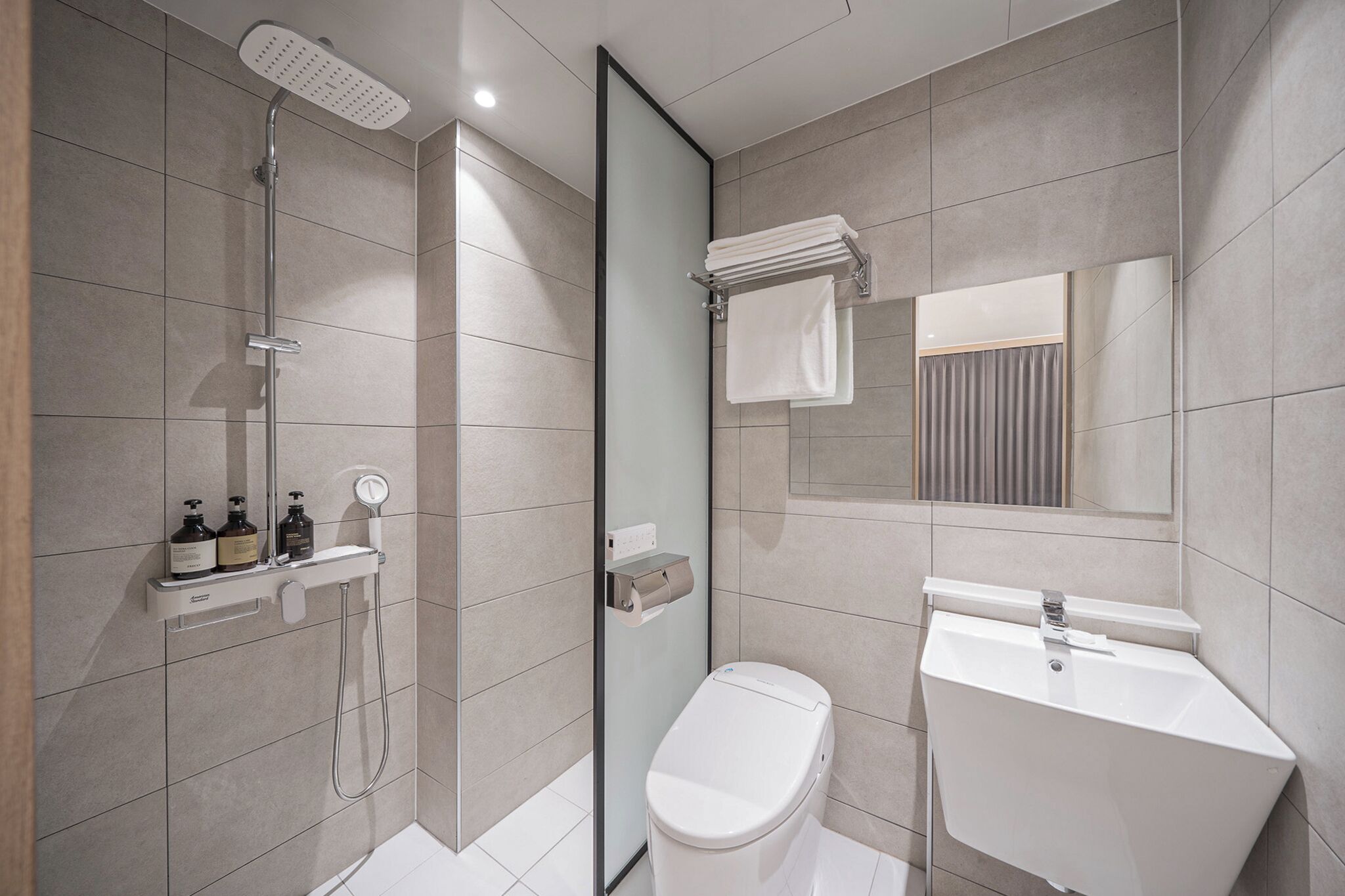 Deluxe Double Room, City View | Bathroom | Hair dryer, bathrobes, slippers, bidet