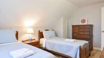 5 bedrooms, iron/ironing board, WiFi, bed sheets