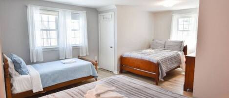 5 عدّة غرف نوم ومكواة/لوح كي وواي فاي وملاءات أسرّة