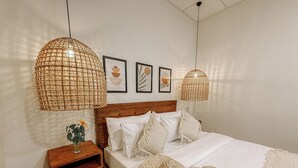 Romantic Villa, Garden View | 1 bedroom, desk, laptop workspace, WiFi (free) - Sugar Surf Lodge - Coliving & Coworking (Weligama)