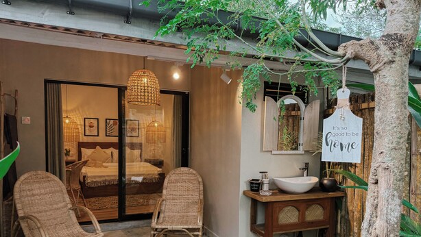 Romantic Villa, Garden View | 1 bedroom, desk, laptop workspace, WiFi (free) - Sugar Surf Lodge - Coliving & Coworking (Weligama)