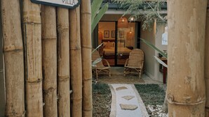 Romantic Villa, Garden View | Terrace/patio - Sugar Surf Lodge - Coliving & Coworking (Weligama)