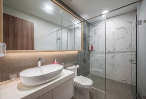 Deluxe Apartment, 2 Bedrooms, City View | Bathroom | Hair dryer, slippers, towels, soap