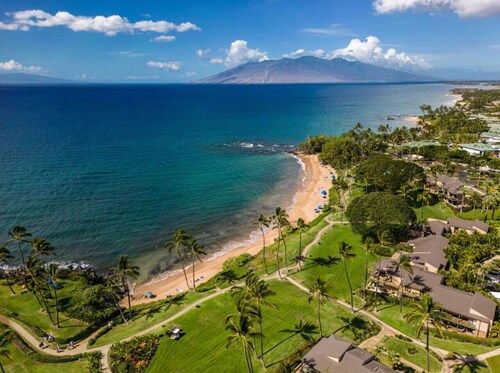 Ulua Beach Premier 2-Bedroom Oceanfront Unit...Unobstructed Ocean Views!