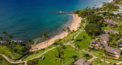 Ulua Beach Premier 2-Bedroom Oceanfront Unit...Unobstructed Ocean Views!