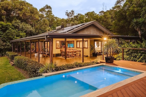 Alamanda Cottage - enjoy full access to entire property, pool, pizza oven, fire pit & more!