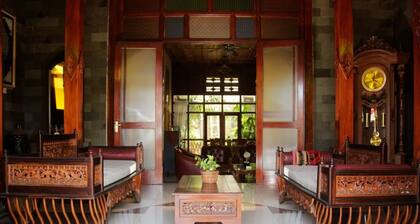 4-bedroom villa in terrific Jogja with AC