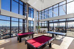 Games room - Downtown Luxury Apartment with Amazing City Views! (Vancouver)